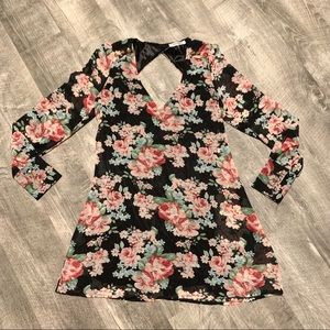 🤑🙌🏽 3/$30 NWT! Long Sleeve Open Back Floral Dress